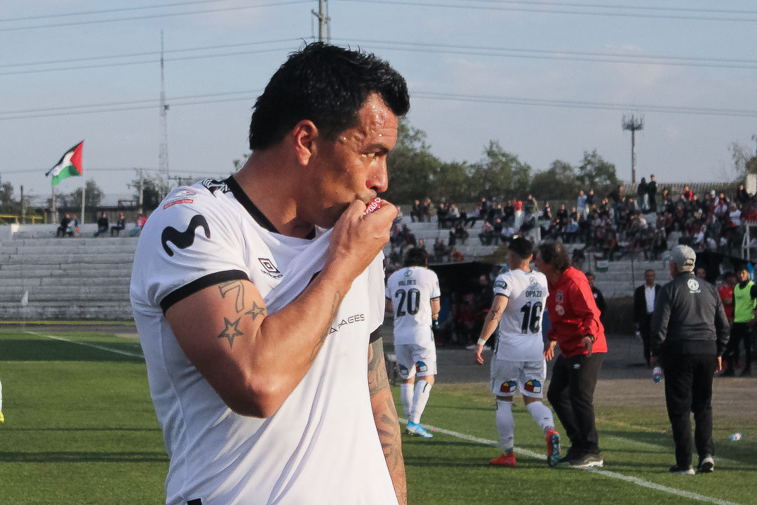 Leonel Herrera aconsejó a Esteban Paredes si es que continúa en Colo Colo