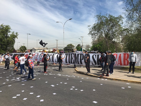 Estadio Monumental: Protestas de hinchas marcan la jornada en Colo Colo. Foto: Cooperativa