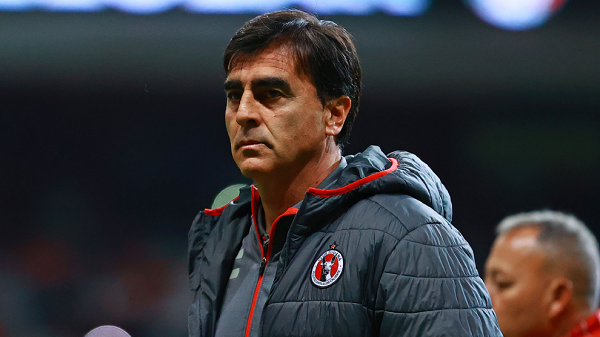 Blanco y Negro habría iniciado las primera conversaciones con Gustavo Quinteros