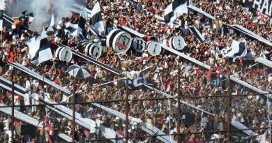 Plantel de Colo Colo fue "apretado" por barristas del Cacique