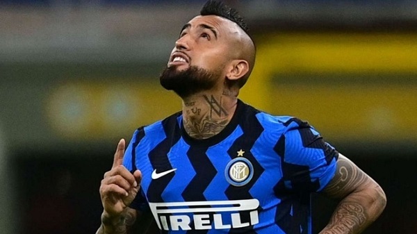 Arturo Vidal alcanza récord de Claudio Bravo