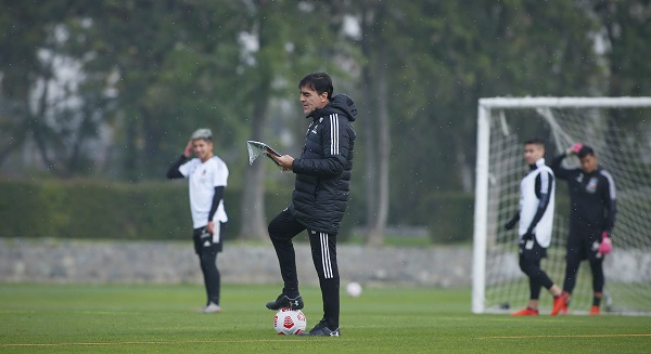 Gustavo Quinteros citó a 22 jugadores para el duelo entre Colo Colo y Ñublense