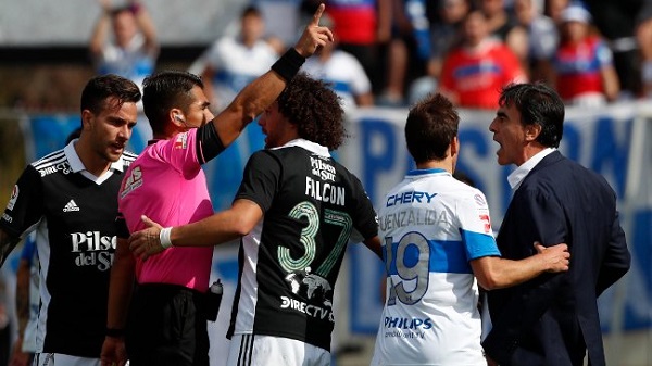 Gustavo Quinteros fue expulsado en el duelo frente a Católica