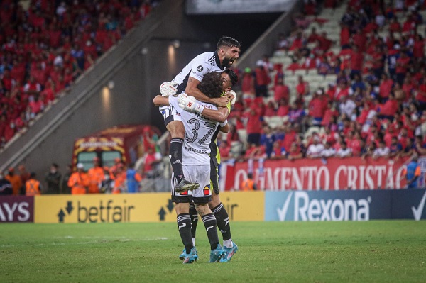 Colo Colo volvió a ganar en tierras brasileñas