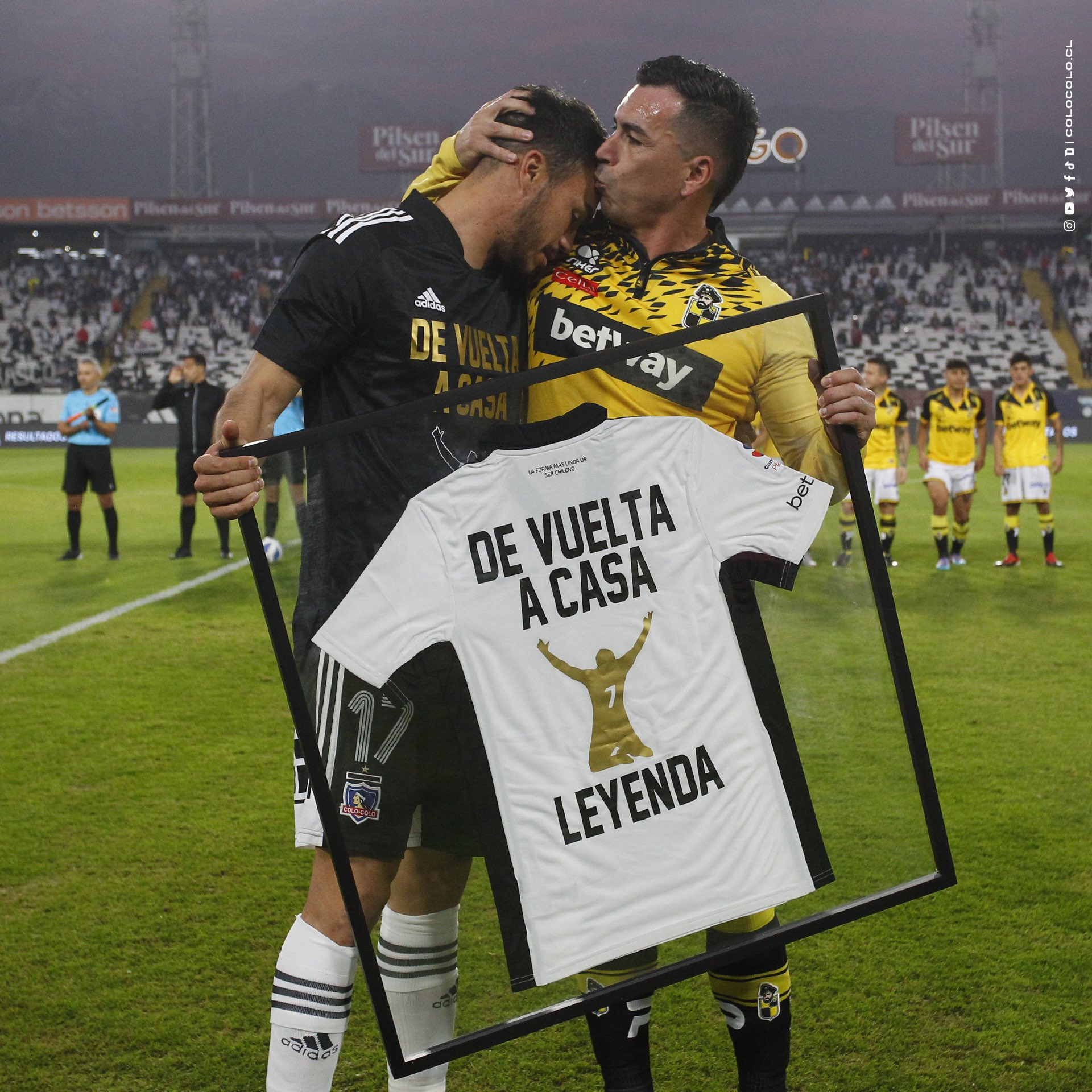 Esteban Paredes en su vuelta al monumental. Imagen de Colo Colo Oficial.