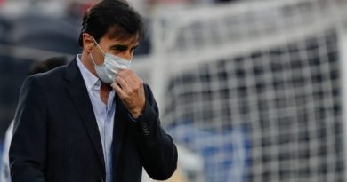 Gustavo Quinteros tendría dudas para conformar el once de Colo Colo. Foto: Agencia Uno