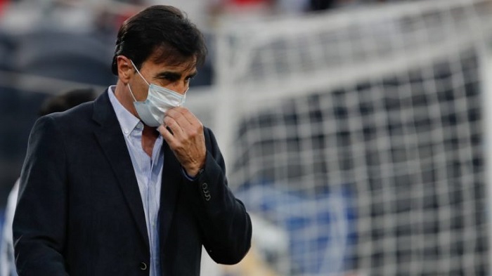 Gustavo Quinteros tendría dudas para conformar el once de Colo Colo. Foto: Agencia Uno
