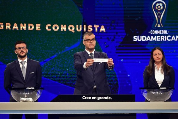 Colo Colo conocerá su rival internacional esta tarde