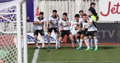 Los jugadores de Colo Colo festejando como "DJ's"