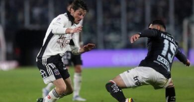 Gustavo Quinteros sacó a los 60 minutos a Marco Rojas